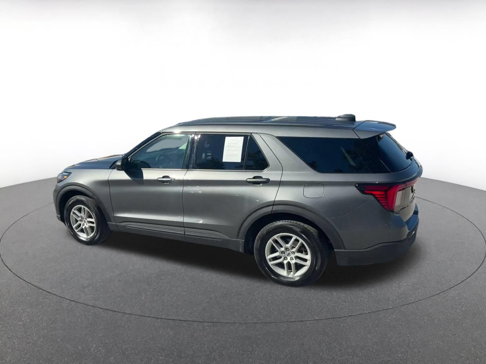 Used 2026 Ford Explorer Active AWD/4WD image 9