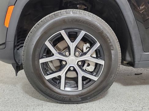 Used 2023 Jeep Grand Cherokee Limited AWD/4WD image 9