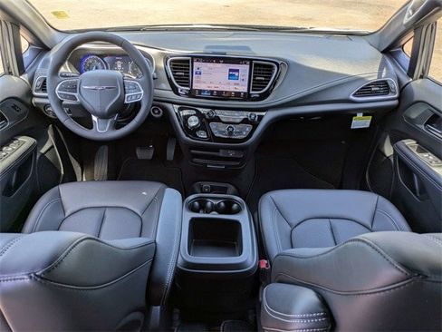 New 2026 Chrysler Pacifica Select image 17