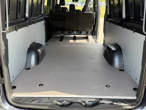 Used 2024 Mercedes-Benz Sprinter 2500 image 10