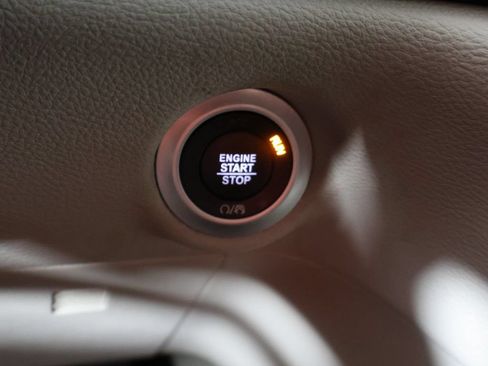 Used 2023 Chrysler Pacifica Touring-L FWD image 36