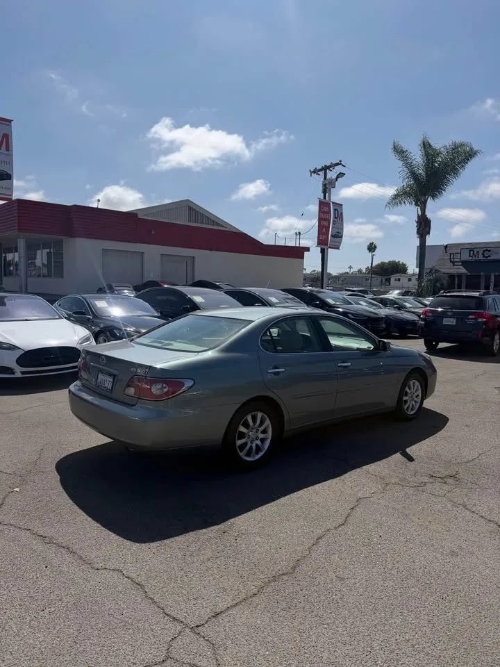 Used 2002 Lexus ES 330 w/ Premium Pkg FWD image 5