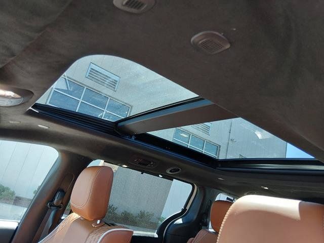 Used 2024 Chrysler Pacifica Pinnacle FWD image 9