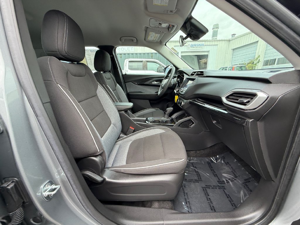 Used 2023 Chevrolet TrailBlazer LS FWD image 24