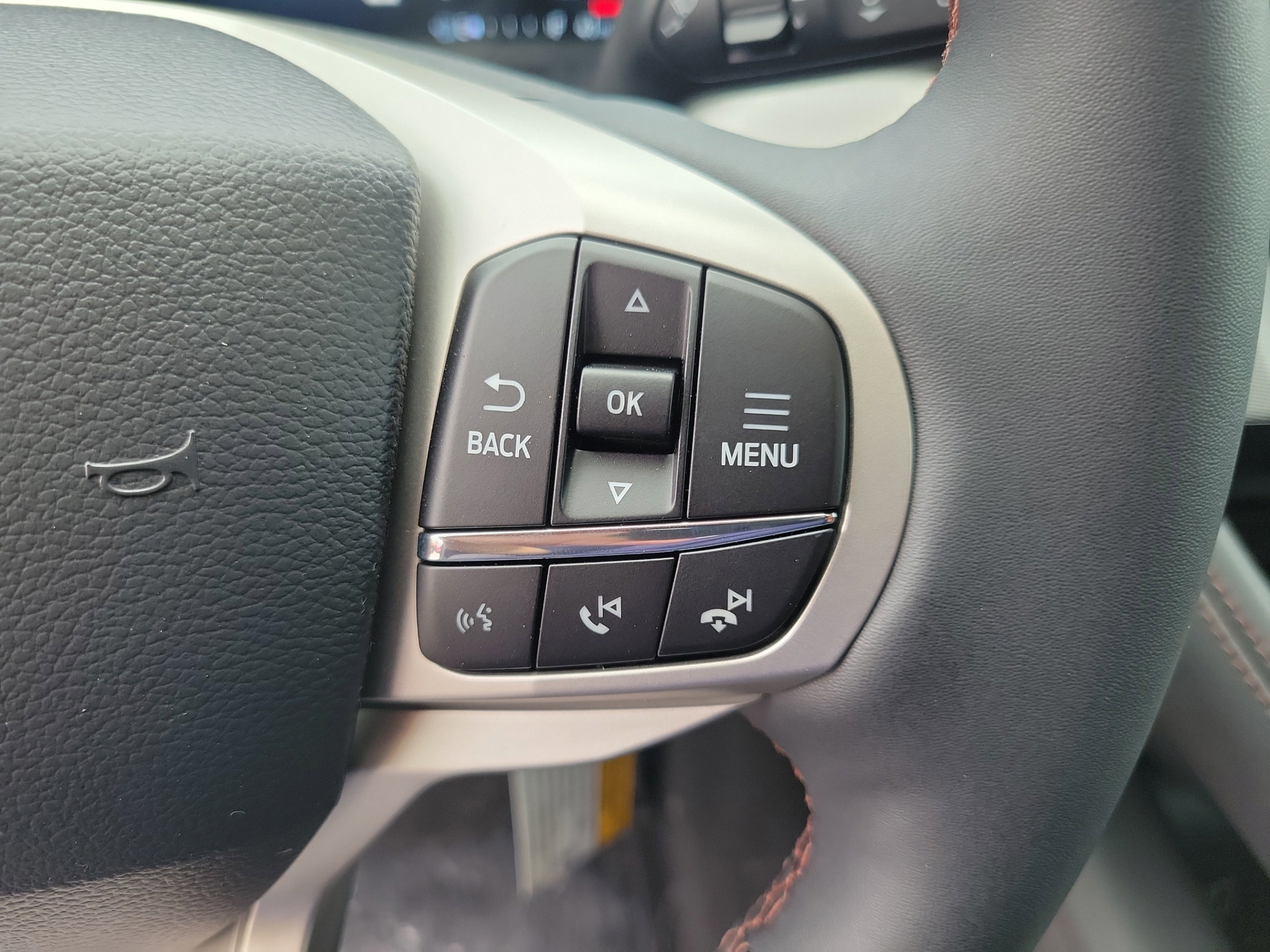 New 2026 Ford Explorer Active RWD image 23