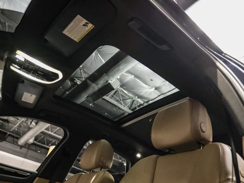 Used 2018 Porsche Macan AWD/4WD image 5