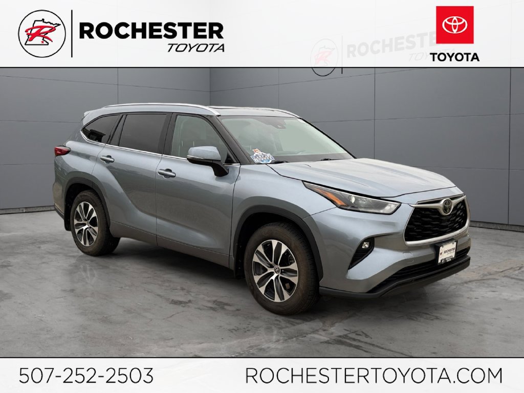 Used 2021 Toyota Highlander XLE AWD/4WD image 1