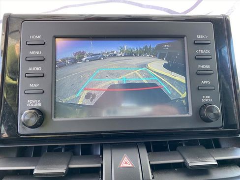 Used 2019 Toyota RAV4 LE w/ Carpet Mat Package AWD/4WD image 15
