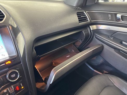 Used 2018 Ford Explorer XLT w/ Equipment Group 202A FWD image 42