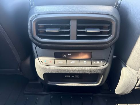 Used 2023 Honda Pilot Touring image 15