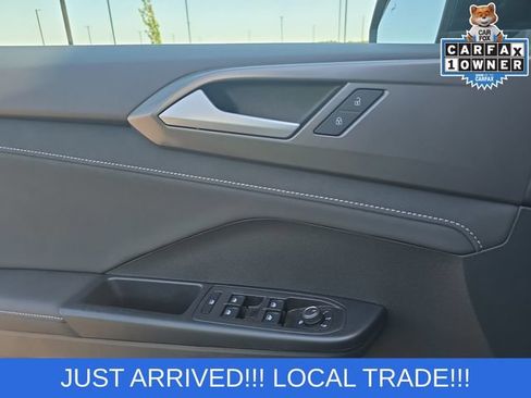 Used 2025 Volkswagen Taos SE FWD image 11