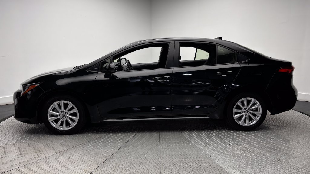 Used 2024 Toyota Corolla LE w/ LE Convenience Package FWD image 4