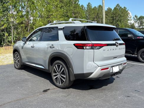 Used 2025 Nissan Pathfinder Platinum FWD image 30