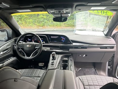 Used 2023 Cadillac Escalade ESV V image 31