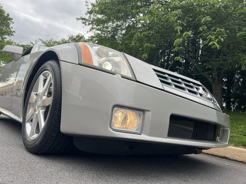 Used 2004 Cadillac XLR RWD image 91