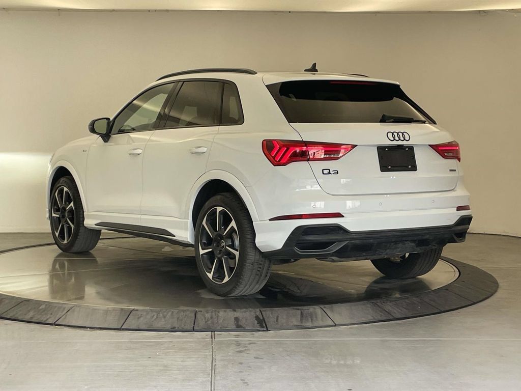 Used 2025 Audi Q3 2.0T Premium Plus w/ Premium Plus Package AWD/4WD image 3