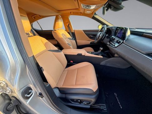 Used 2025 Lexus ES 350 w/ Premium Package FWD image 16