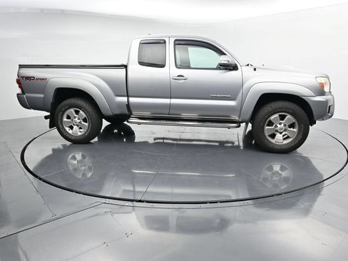 Used 2015 Toyota Tacoma 4x4 Access Cab V6 w/ TRD Sport Package image 9
