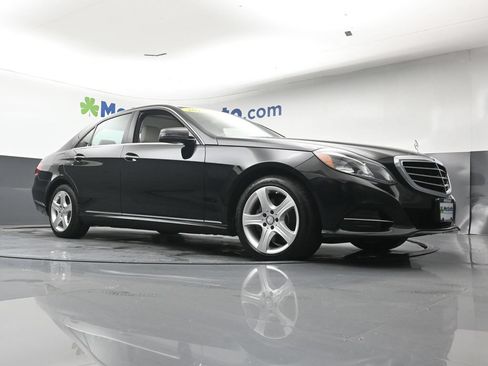 Used 2016 Mercedes-Benz E 350 4MATIC Sedan image 28