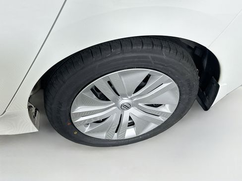 Used 2024 Nissan Leaf S FWD image 11