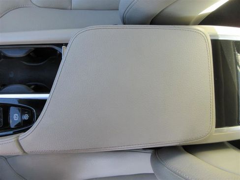 Used 2018 Volvo S90 T5 Momentum w/ Convenience Package image 16