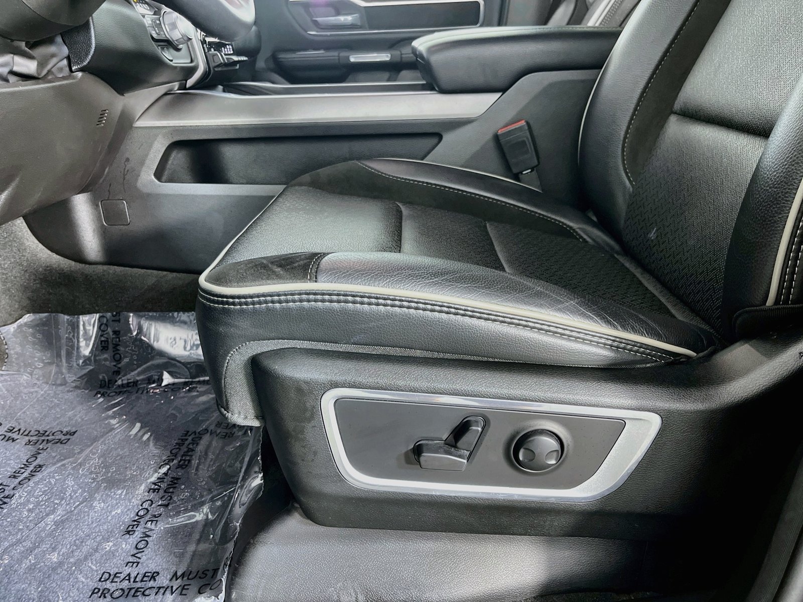 Used 2023 RAM 1500 Laramie AWD/4WD image 28