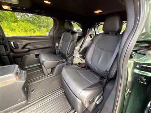 Used 2025 Toyota Sienna Platinum AWD/4WD image 14
