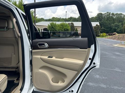 Used 2017 Jeep Grand Cherokee Overland w/ Jeep Active Safety Group AWD/4WD image 62