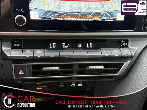 Used 2025 Toyota Camry SE FWD image 21