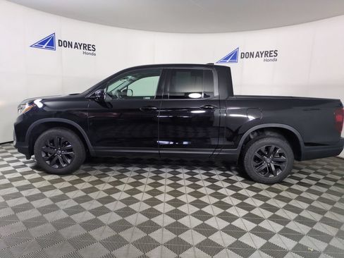 Used 2023 Honda Ridgeline Sport image 2