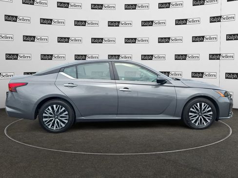 Used 2025 Nissan Altima 2.5 SV FWD image 7