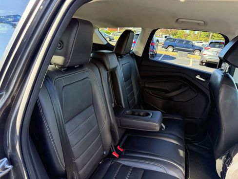 Used 2017 Ford Escape SE w/ Equipment Group 201A image 41