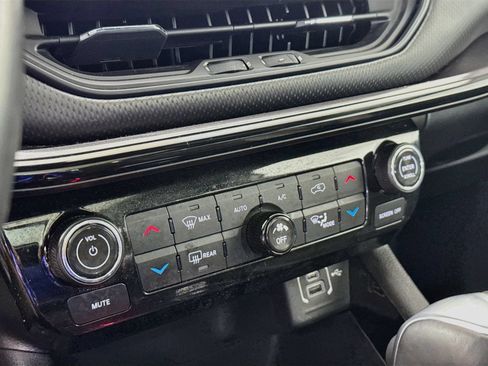 Used 2022 Jeep Compass Latitude w/ Sun and Sound Group AWD/4WD image 14
