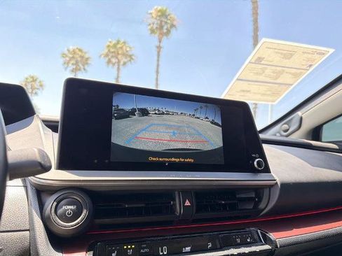 Used 2024 Toyota Prius Prime Premium FWD image 27