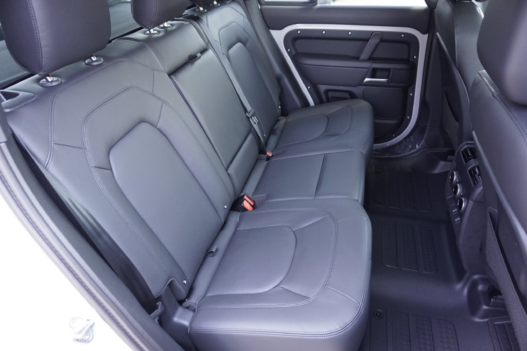 New 2026 Land Rover Defender 110 X-Dynamic SE AWD/4WD image 27