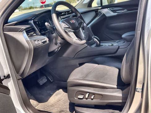Used 2020 Cadillac XT5 Premium Luxury FWD image 3