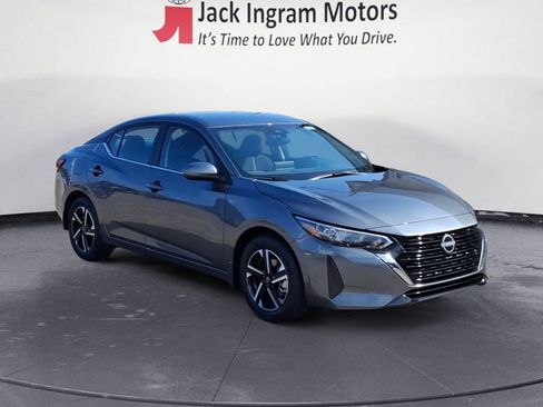 Used 2025 Nissan Sentra SV image 7