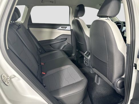 Certified 2025 Volkswagen Taos SE image 20