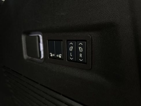 Used 2025 GMC Yukon XL Denali image 31