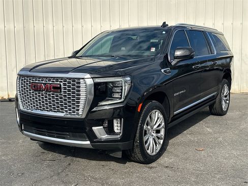 Used 2021 GMC Yukon XL Denali w/ Denali Premium Package image 2