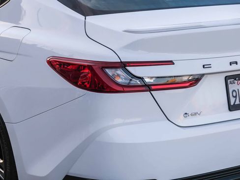 Used 2025 Toyota Camry SE FWD image 7