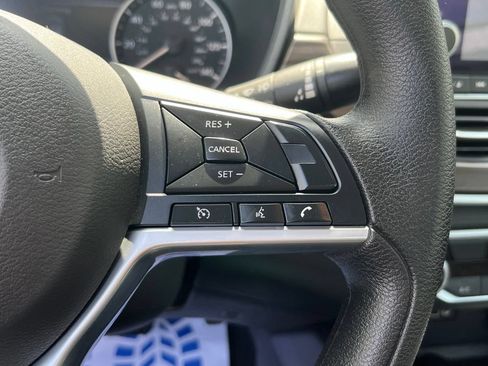 Used 2025 Nissan Altima 2.5 SV FWD image 21