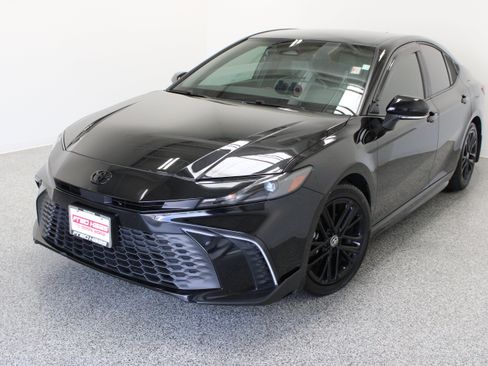 Used 2026 Toyota Camry SE w/ Convenience Package FWD image 2