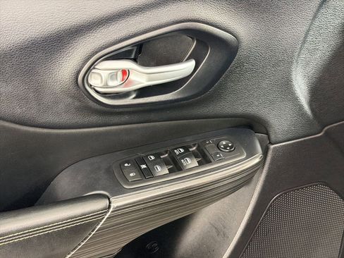 Used 2016 Jeep Cherokee Limited image 20