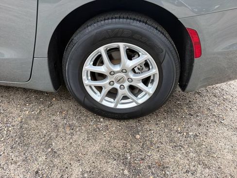 Used 2022 Chrysler Pacifica Touring-L FWD image 29