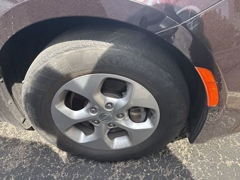 Used 2017 Chrysler Pacifica Touring-L Plus w/ Advanced Safetytec Group image 2