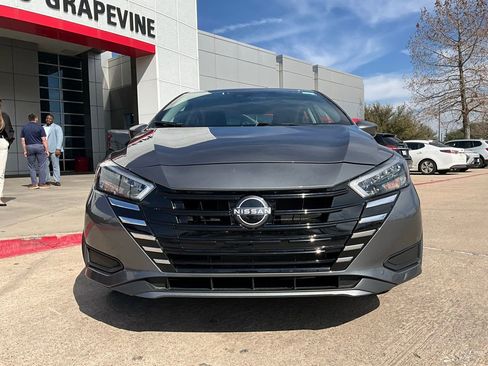 Used 2025 Nissan Versa SV image 3