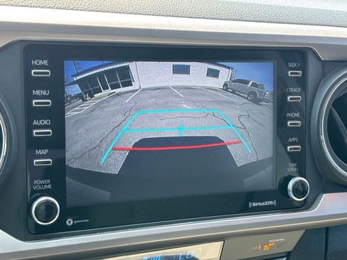 Used 2022 Toyota Tacoma SR5 w/ Technology Package image 8