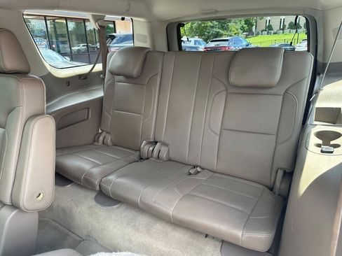 Used 2016 Chevrolet Suburban LTZ RWD image 9