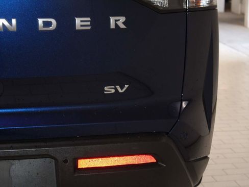 Used 2022 Nissan Pathfinder SV image 7